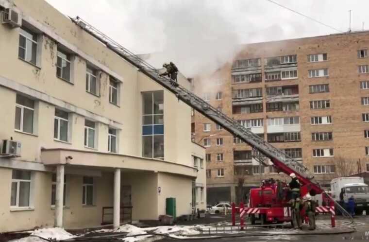 Пожар в Екатеринбурге: Центральная городская больница охвачена огнем