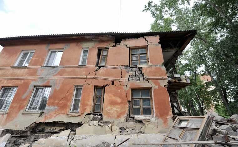 Челябинские власти пообещали расселить жильцов аварийного дома только в 2037 году