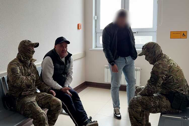 Обвиняемый в мошенничестве и вымогательстве Рома Сыч отказался давать показания