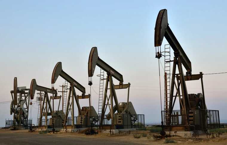 Добыча нефти в США достигла пика из-за сокращения расходов сланцевыми компаниями